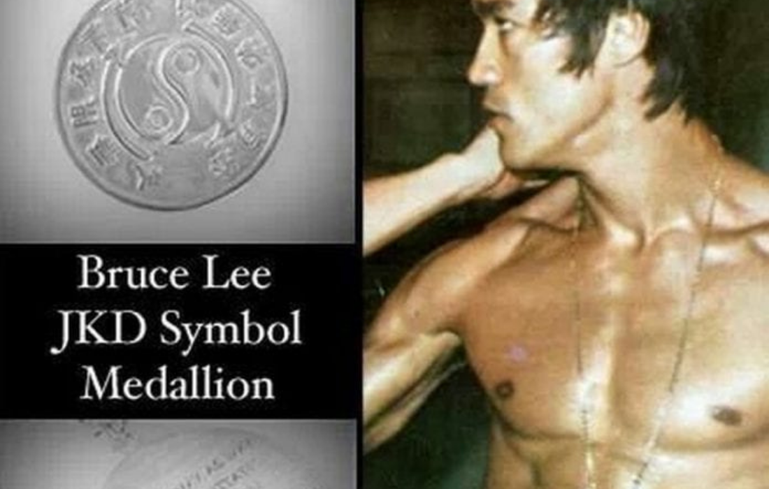 What’s written on the other side of Bruce Lee’s medallion
